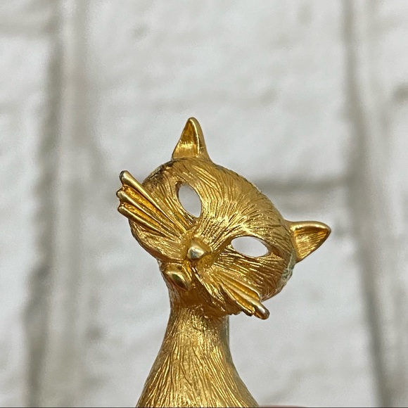 Vintage MONET Brushed Gold Tone Kitty Cat Brooch - Picture 9 of 10